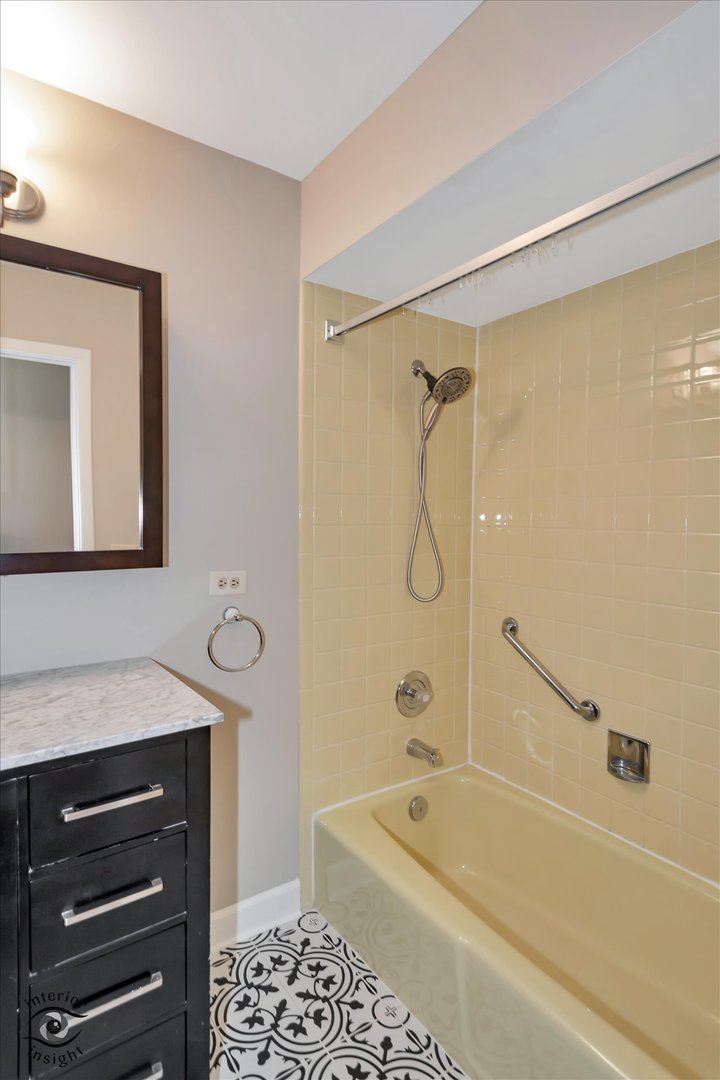 1130 Laureli Circle, Naperville, IL 60540