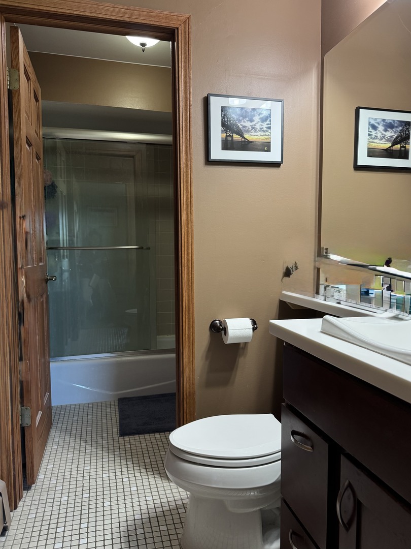 5 Cedar Court #18, Vernon Hills, IL 60061