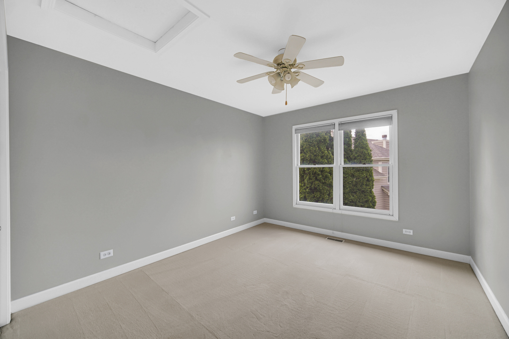 815 King Henry Lane, St. Charles, IL 60174