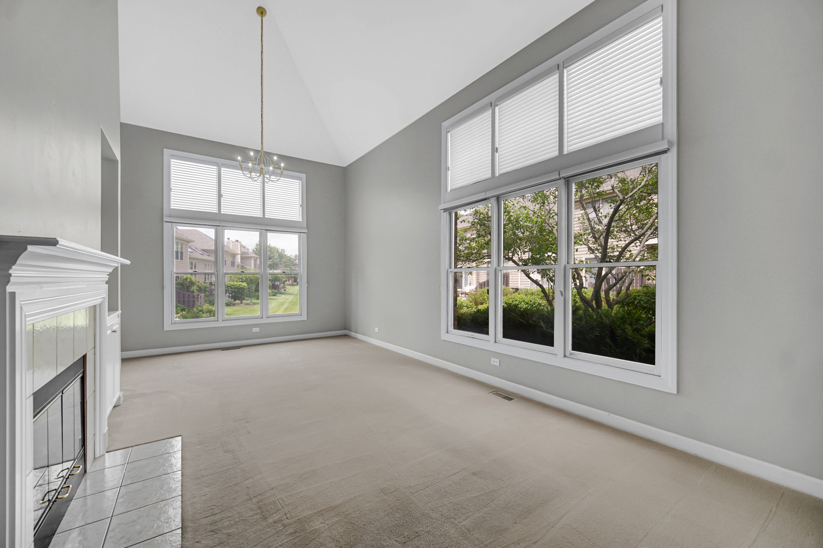 815 King Henry Lane, St. Charles, IL 60174