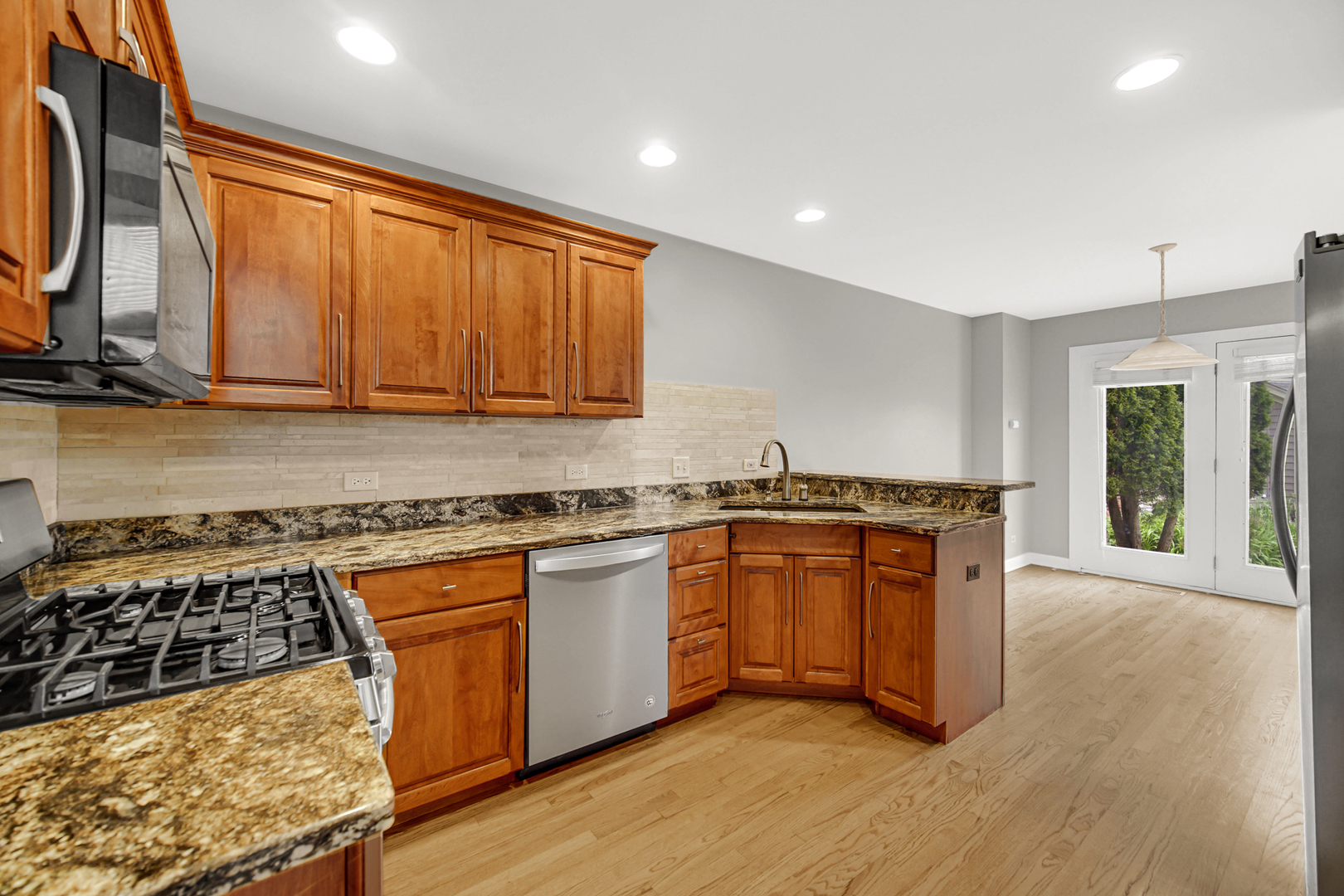 815 King Henry Lane, St. Charles, IL 60174