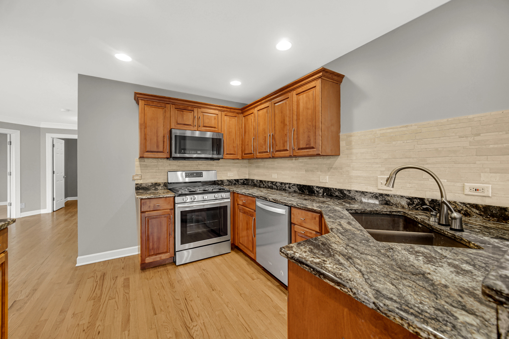815 King Henry Lane, St. Charles, IL 60174