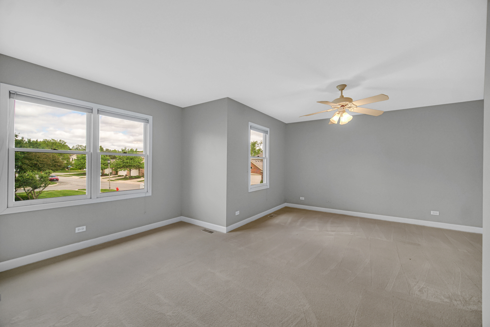 815 King Henry Lane, St. Charles, IL 60174