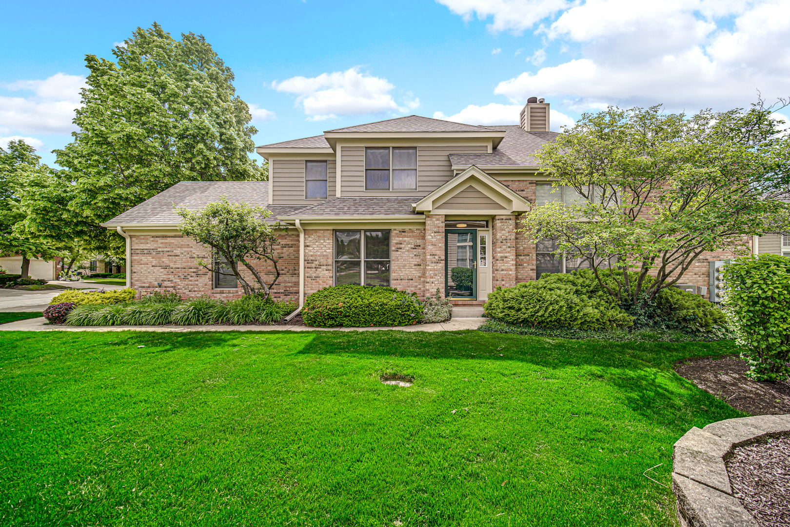 815 King Henry Lane, St. Charles, IL 60174