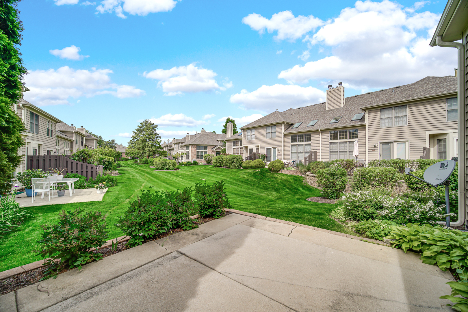 815 King Henry Lane, St. Charles, IL 60174