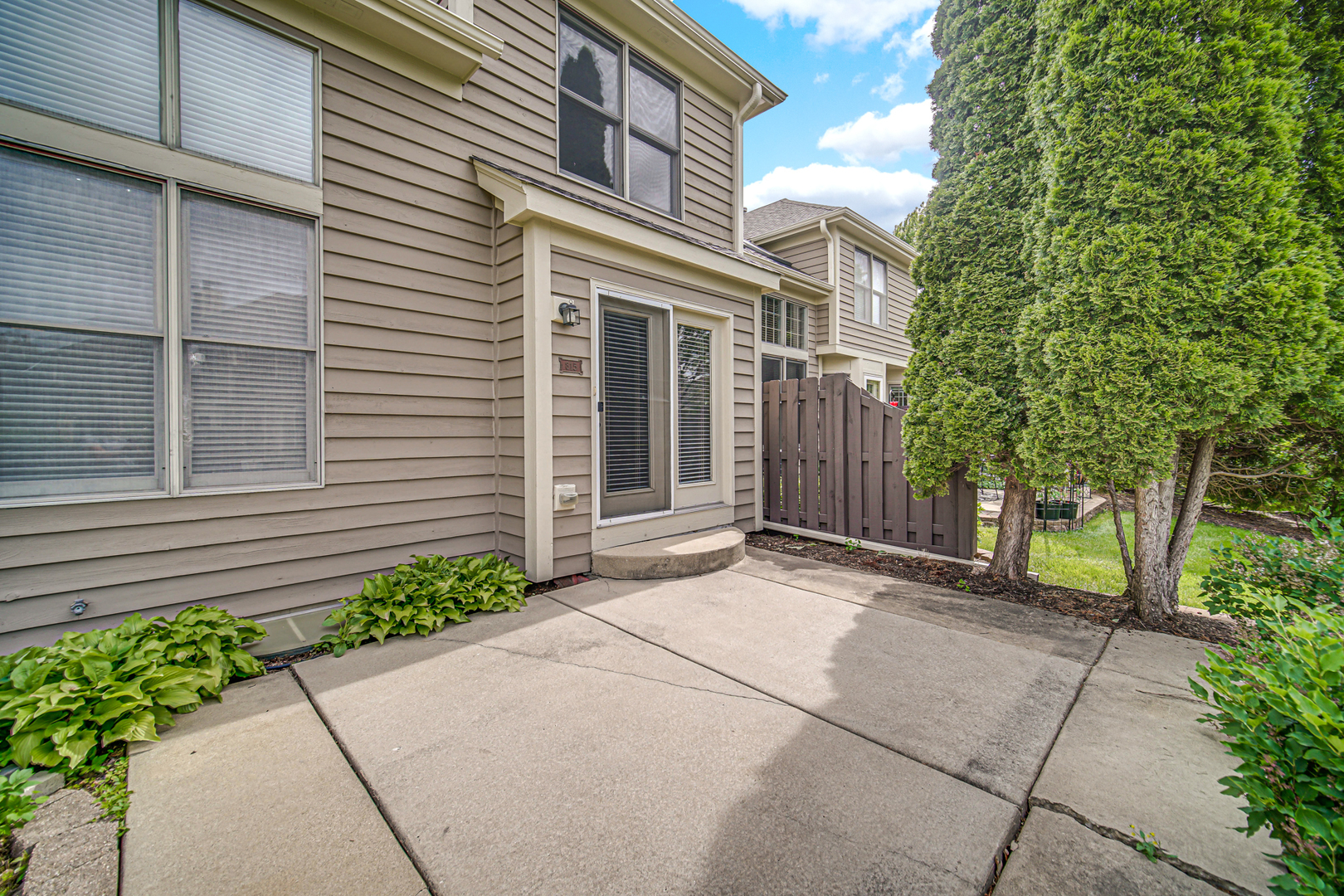 815 King Henry Lane, St. Charles, IL 60174