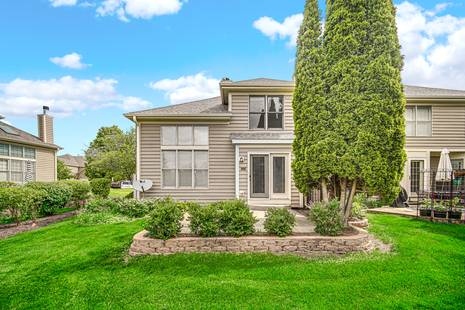 815 King Henry Lane, St. Charles, IL 60174