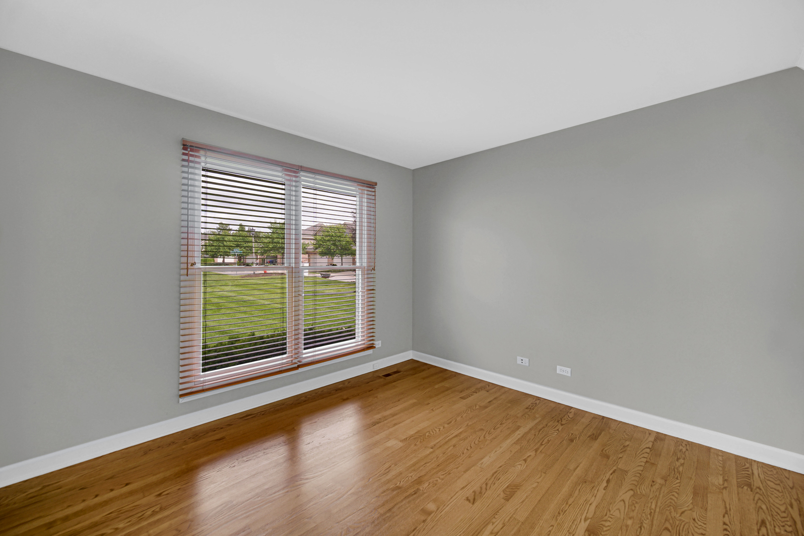 815 King Henry Lane, St. Charles, IL 60174