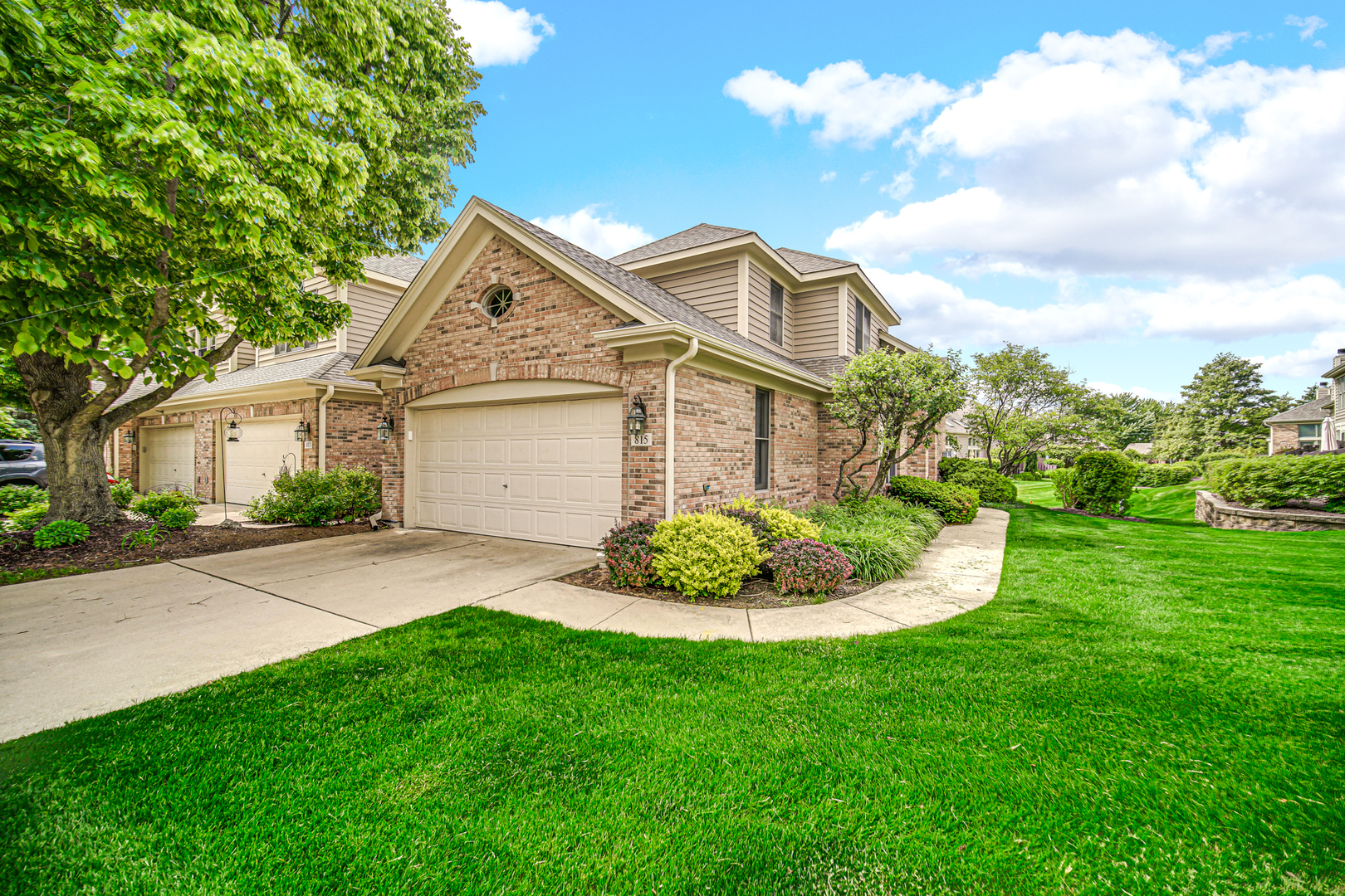 815 King Henry Lane, St. Charles, IL 60174