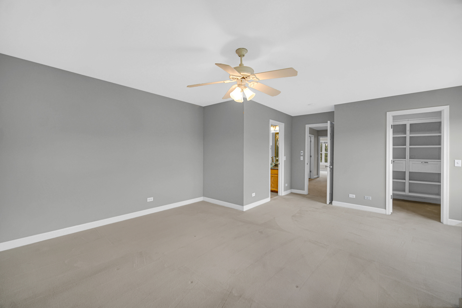 815 King Henry Lane, St. Charles, IL 60174