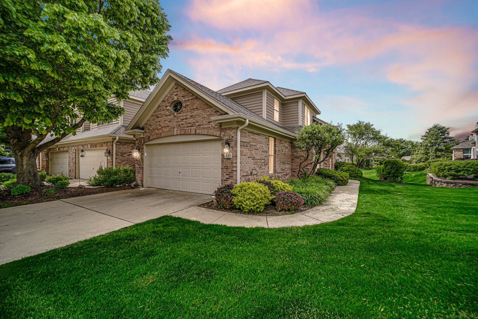 815 King Henry Lane, St. Charles, IL 60174