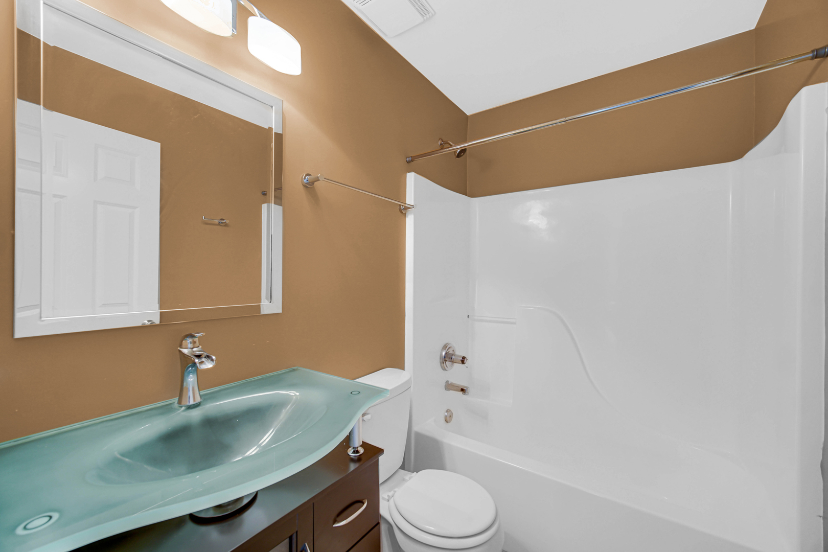 815 King Henry Lane, St. Charles, IL 60174