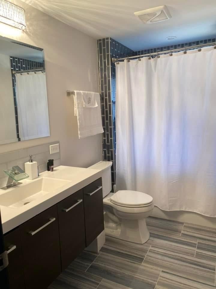 4532 Pershing Avenue, Downers Grove, IL 60515