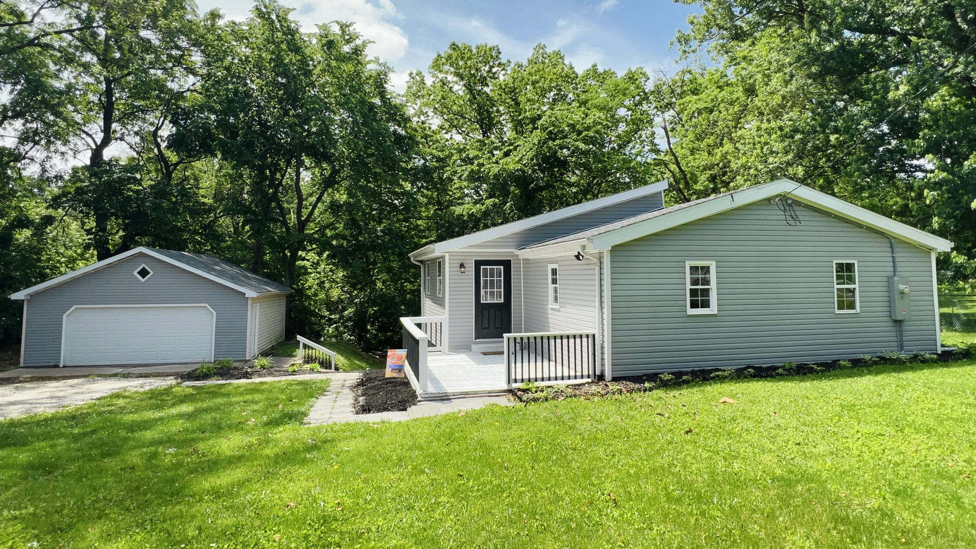 207 Hillman Street, Washington, IL 61571