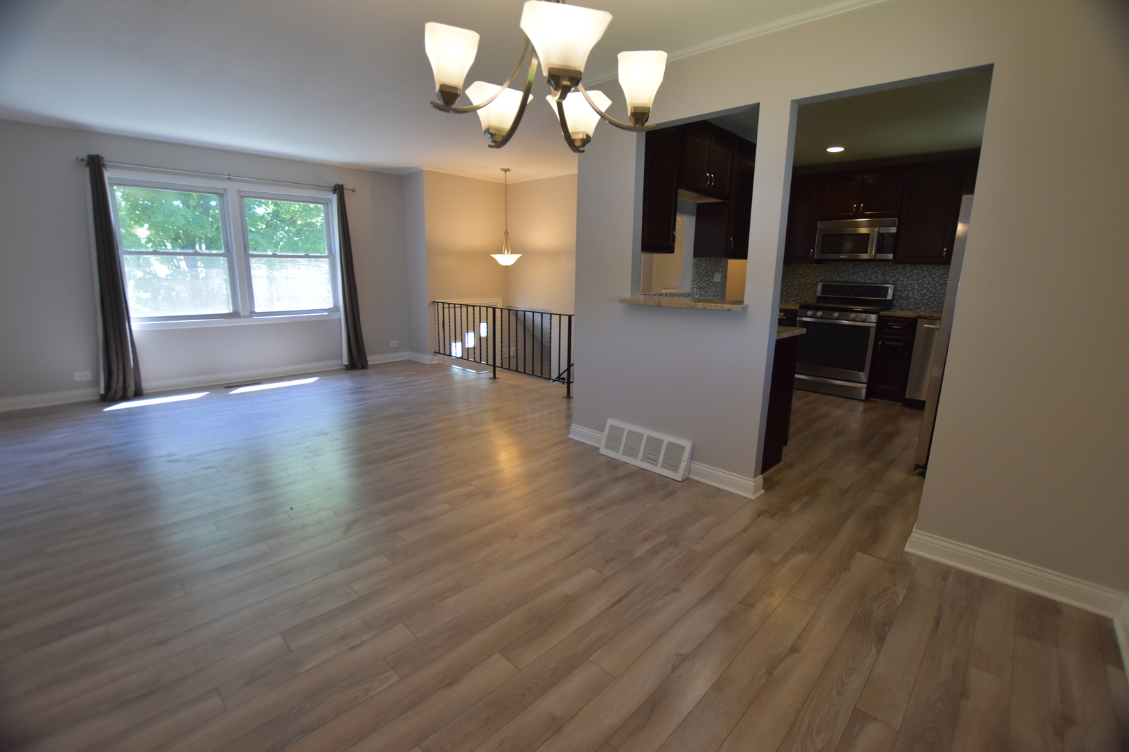 7852 Sprucewood Avenue, Woodridge, IL 60517