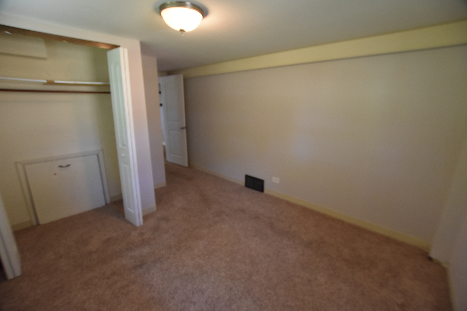 7852 Sprucewood Avenue, Woodridge, IL 60517
