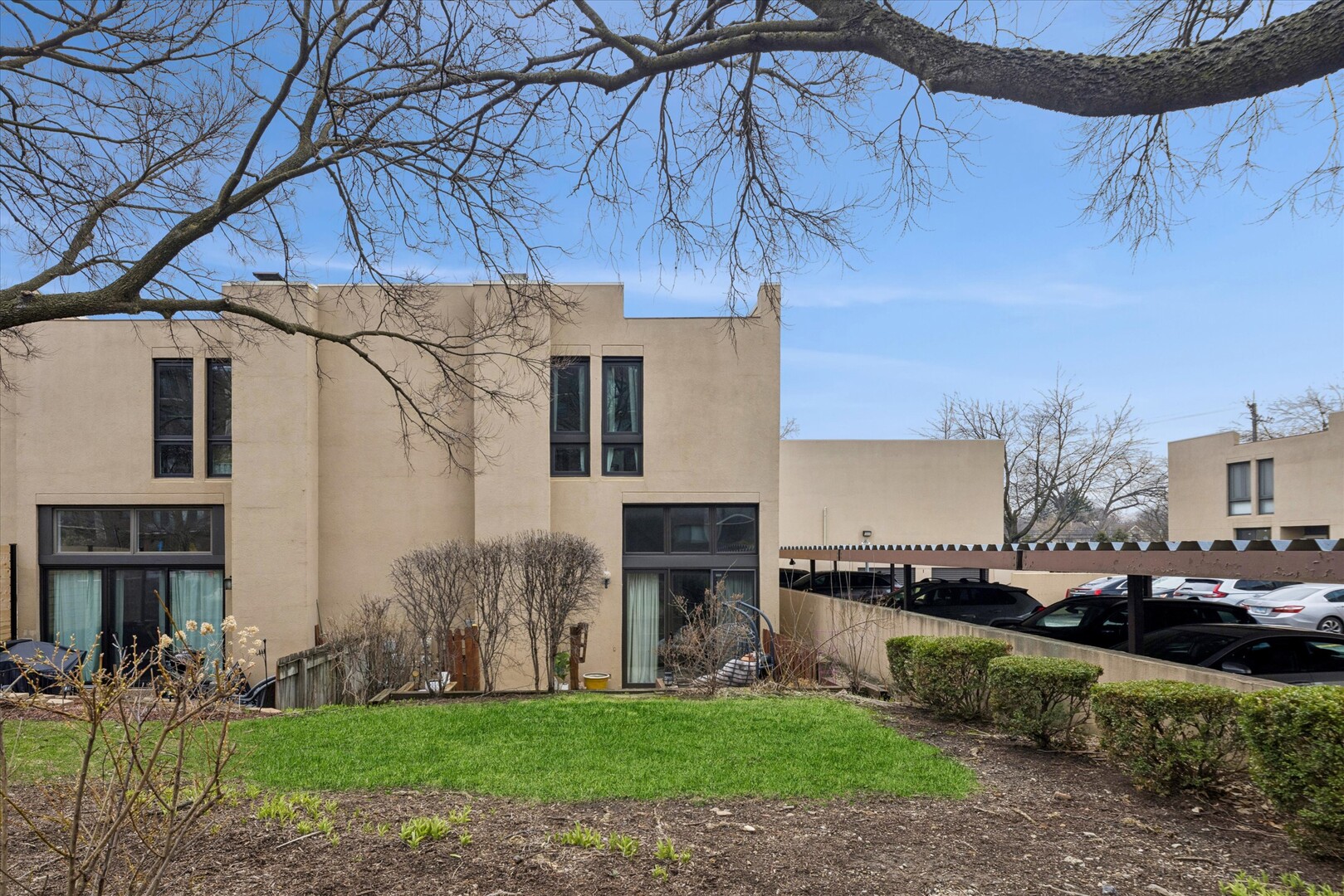 20 Oak Tree Court #20, Elmhurst, IL 60126
