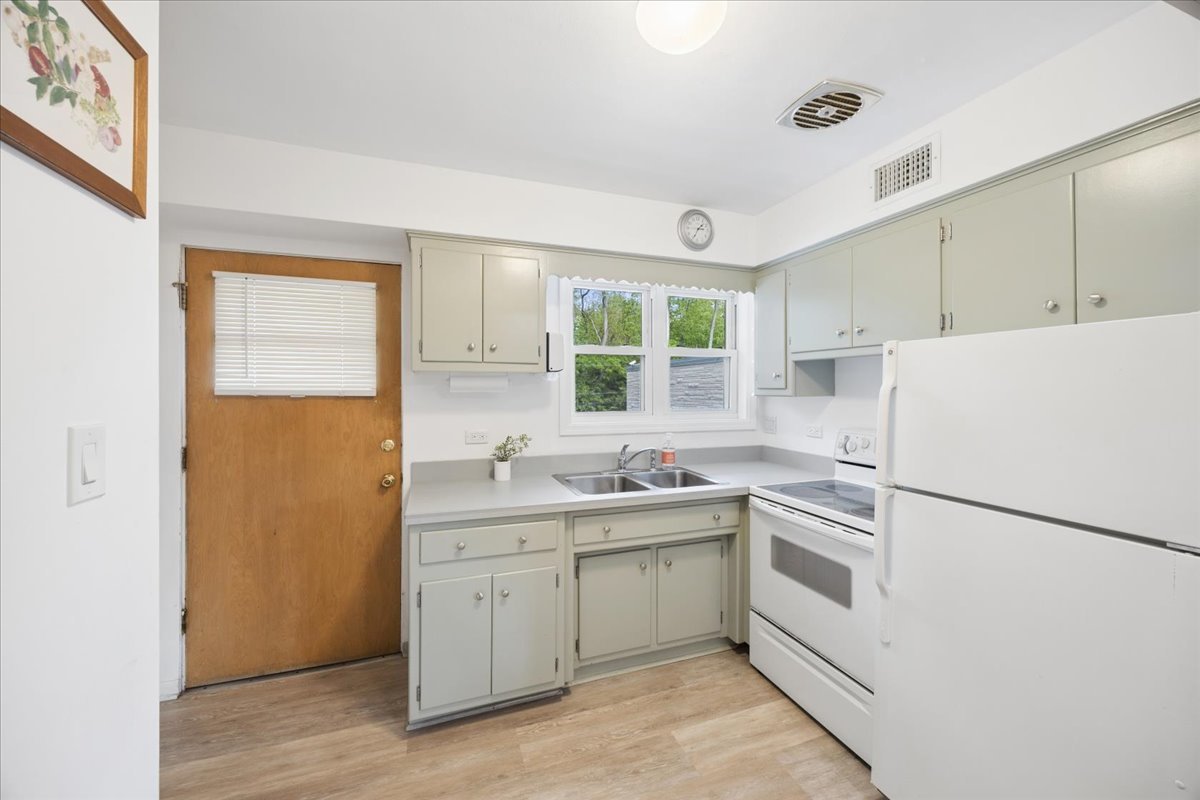 5 Garden Drive #5, La Grange Park, IL 60526