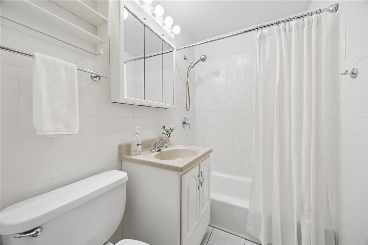5 Garden Drive #5, La Grange Park, IL 60526
