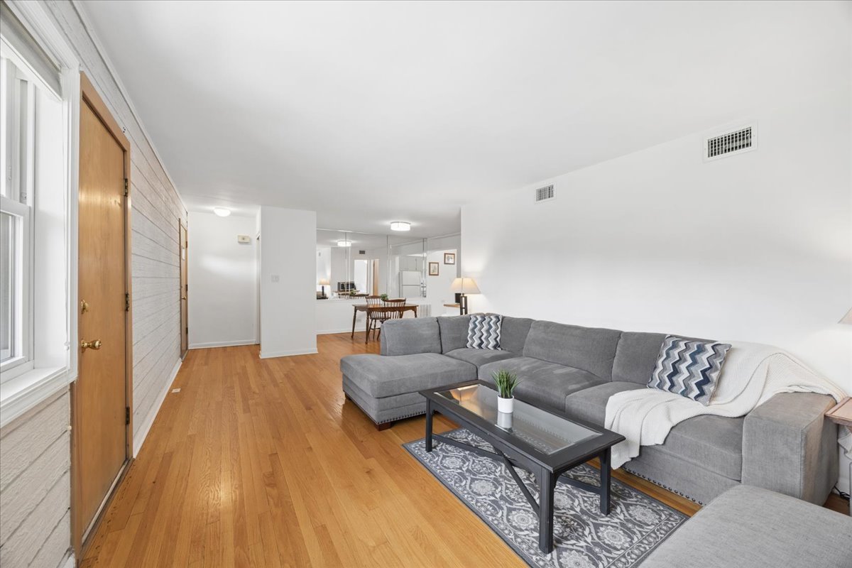 5 Garden Drive #5, La Grange Park, IL 60526