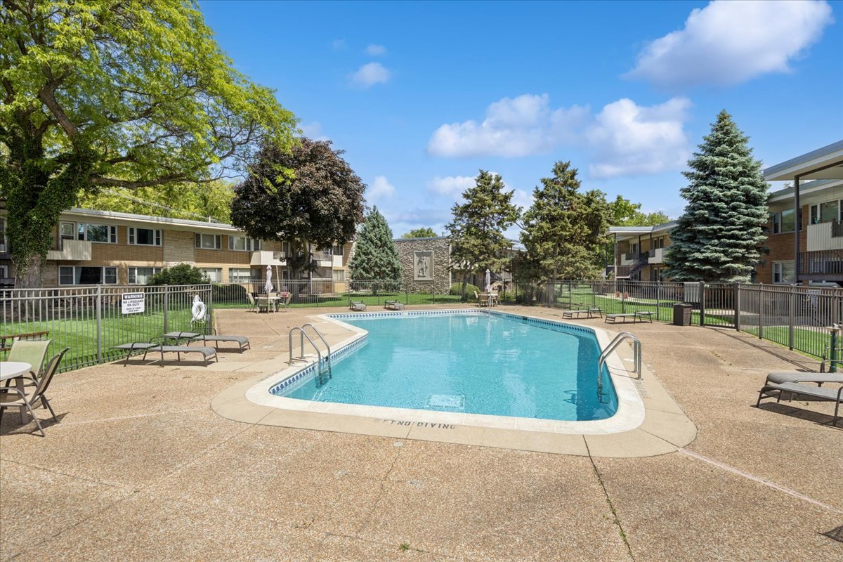 5 Garden Drive #5, La Grange Park, IL 60526