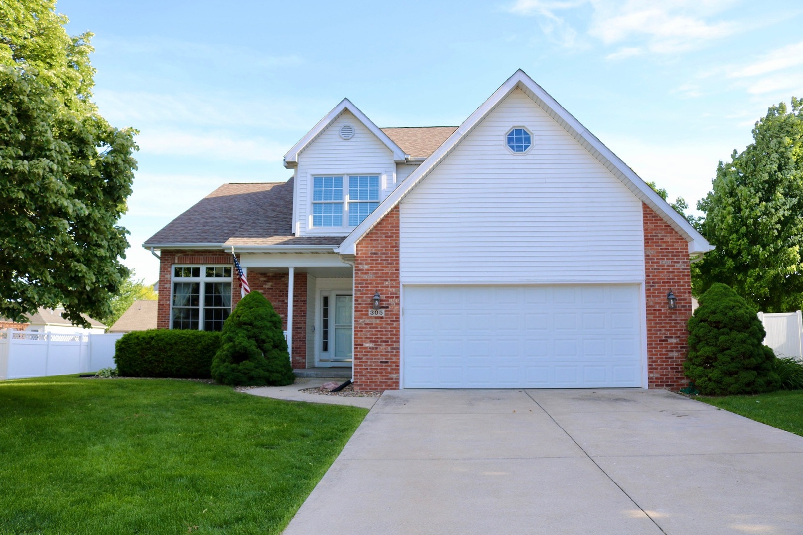 305 Prairieview Drive, Hudson, IL 61748