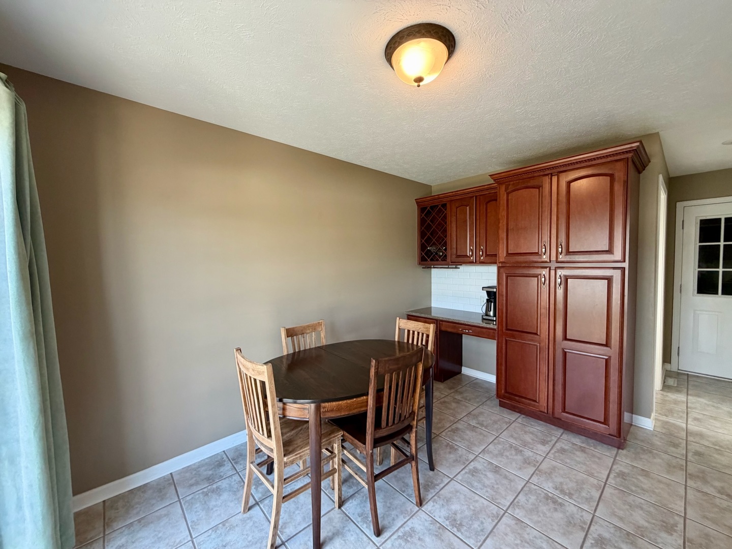 305 Prairieview Drive, Hudson, IL 61748