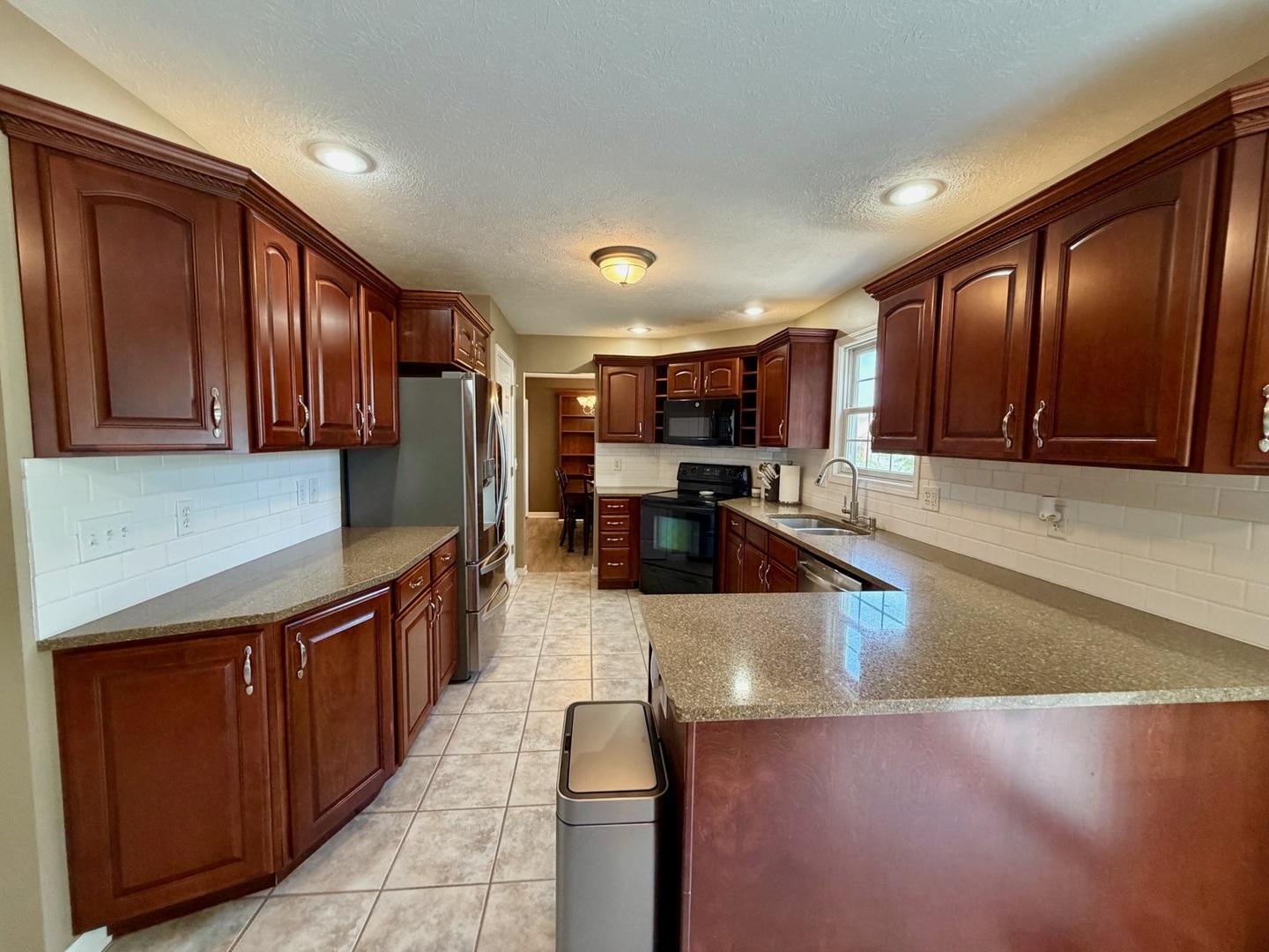 305 Prairieview Drive, Hudson, IL 61748