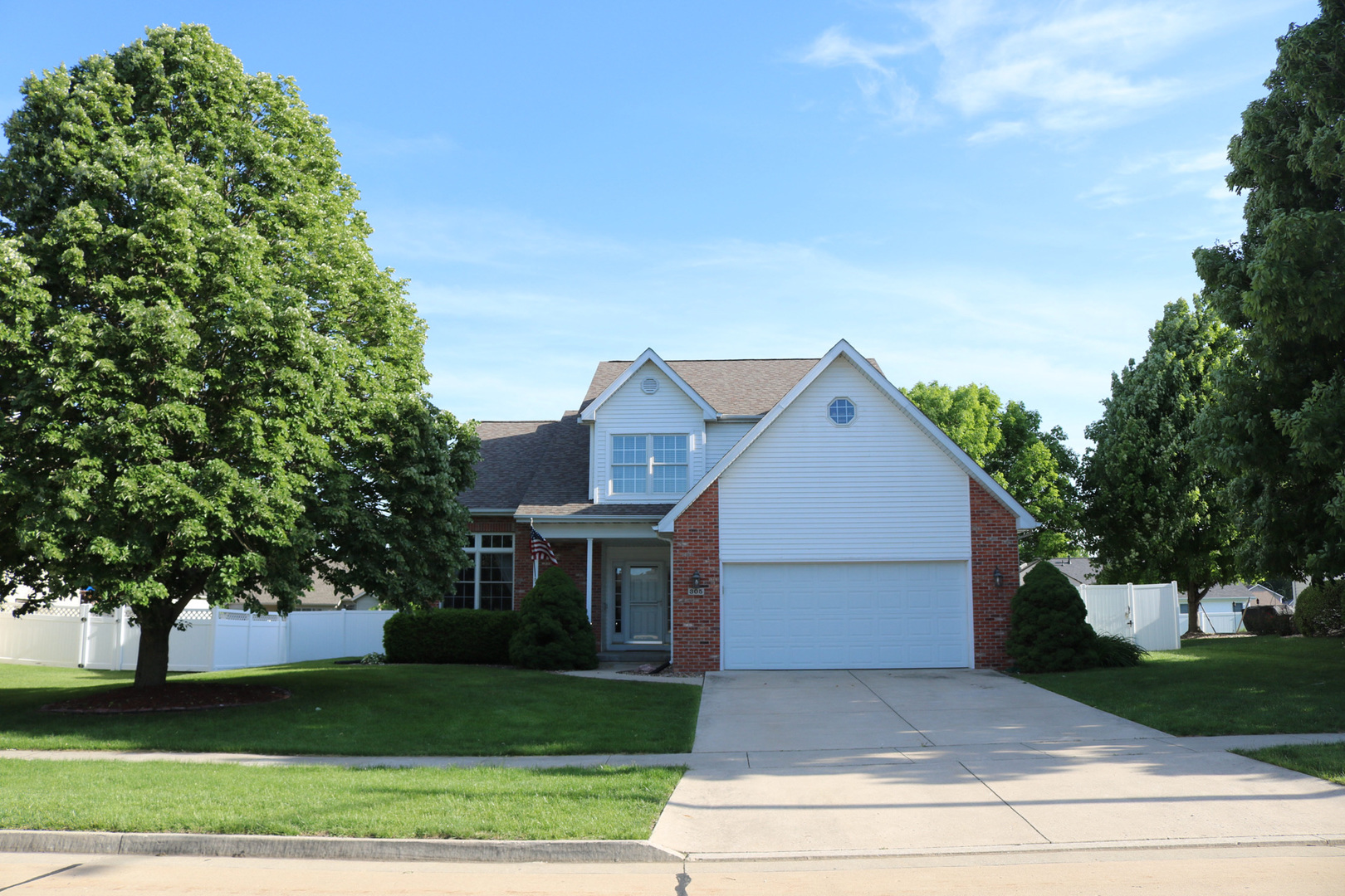 305 Prairieview Drive, Hudson, IL 61748