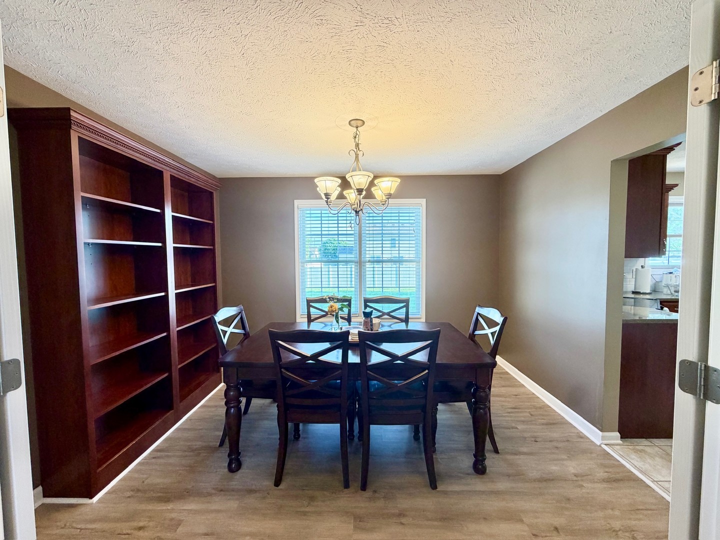 305 Prairieview Drive, Hudson, IL 61748