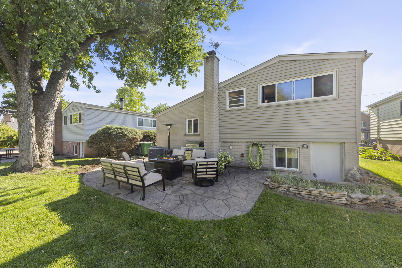 65 N Glenview Avenue, Lombard, IL 60148