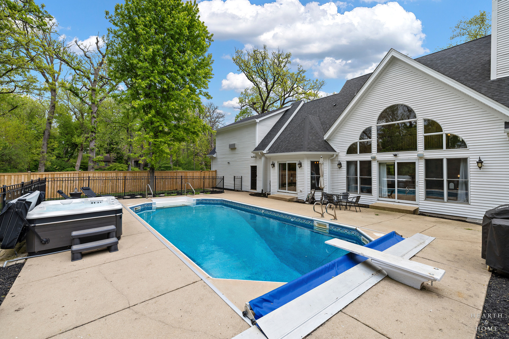5901 Whiting Drive, McHenry, IL 60050