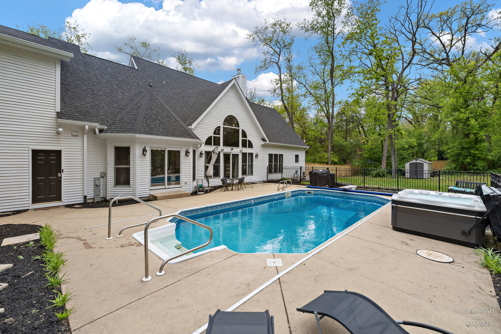 5901 Whiting Drive, McHenry, IL 60050