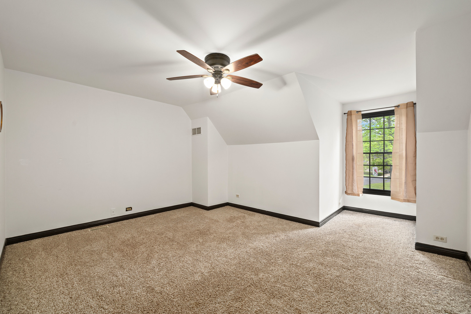 5901 Whiting Drive, McHenry, IL 60050