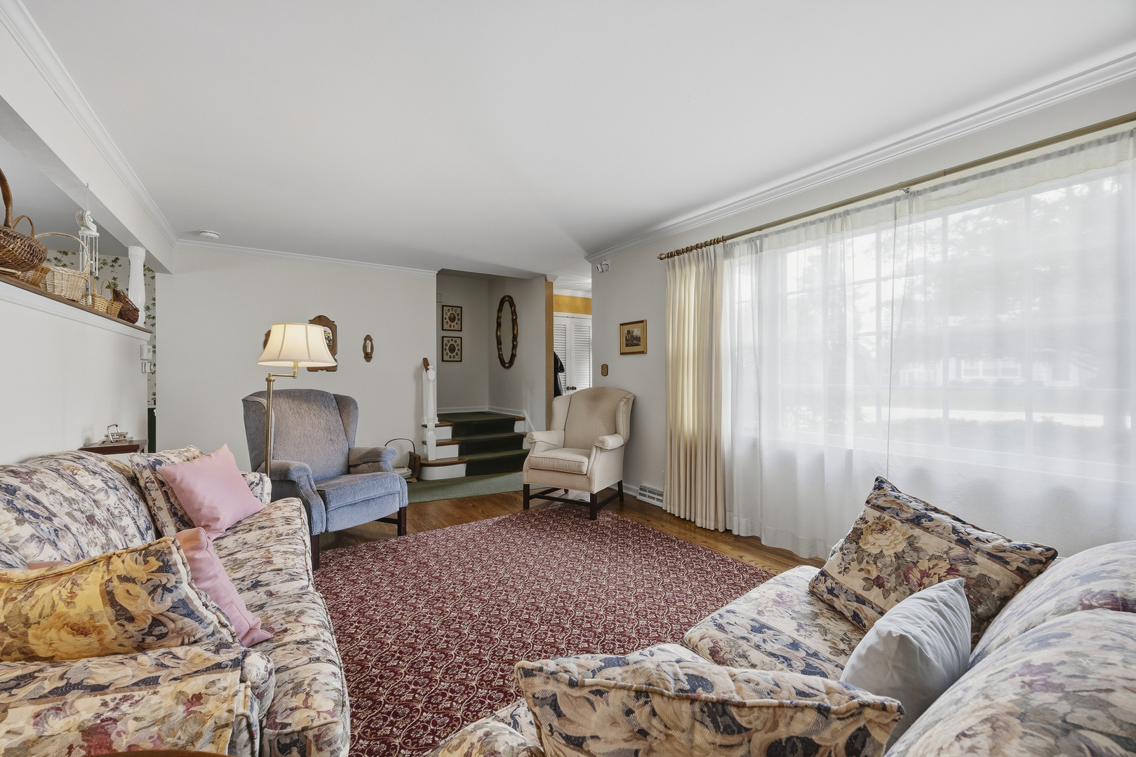 27W231 Bolles Avenue, Winfield, IL 60190