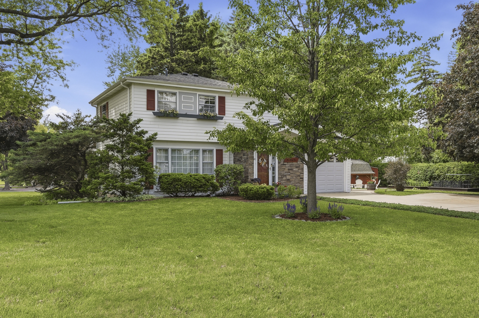 27W231 Bolles Avenue, Winfield, IL 60190