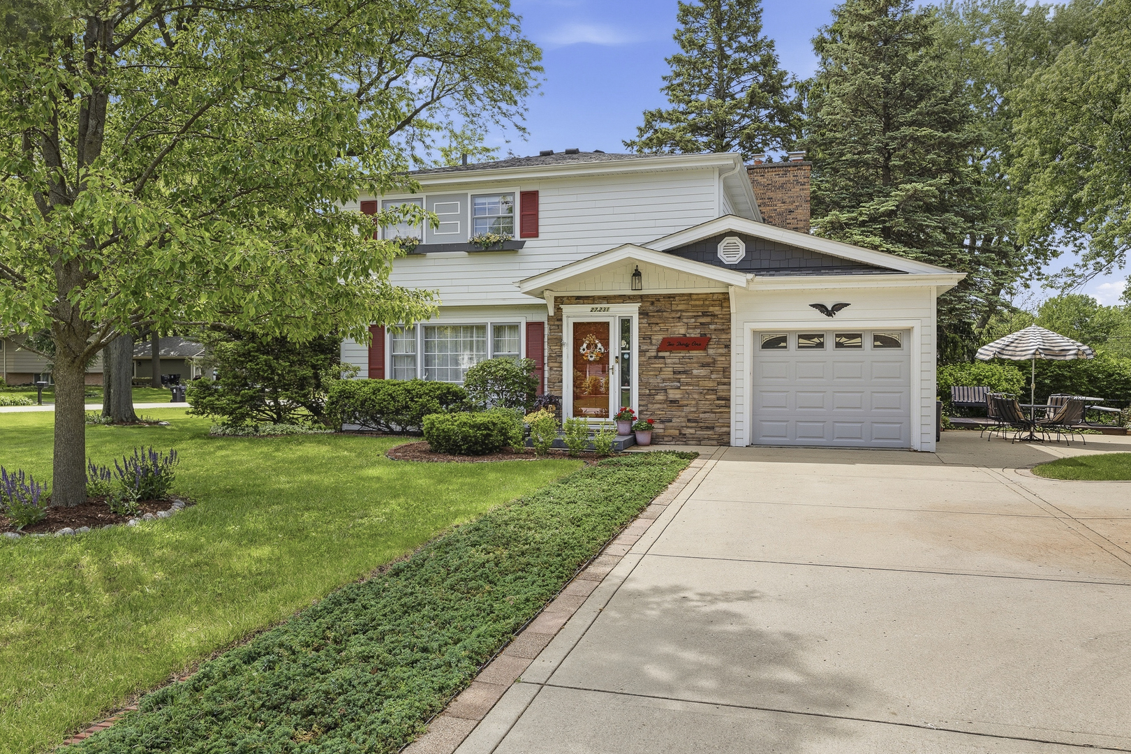 27W231 Bolles Avenue, Winfield, IL 60190