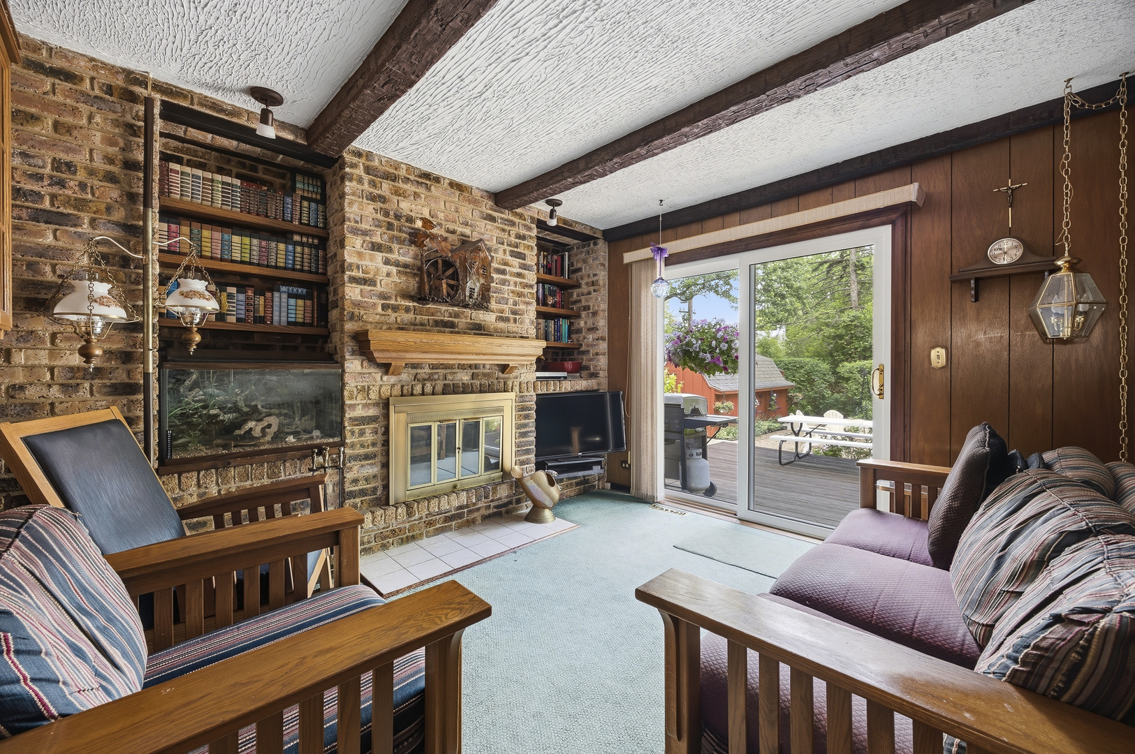 27W231 Bolles Avenue, Winfield, IL 60190