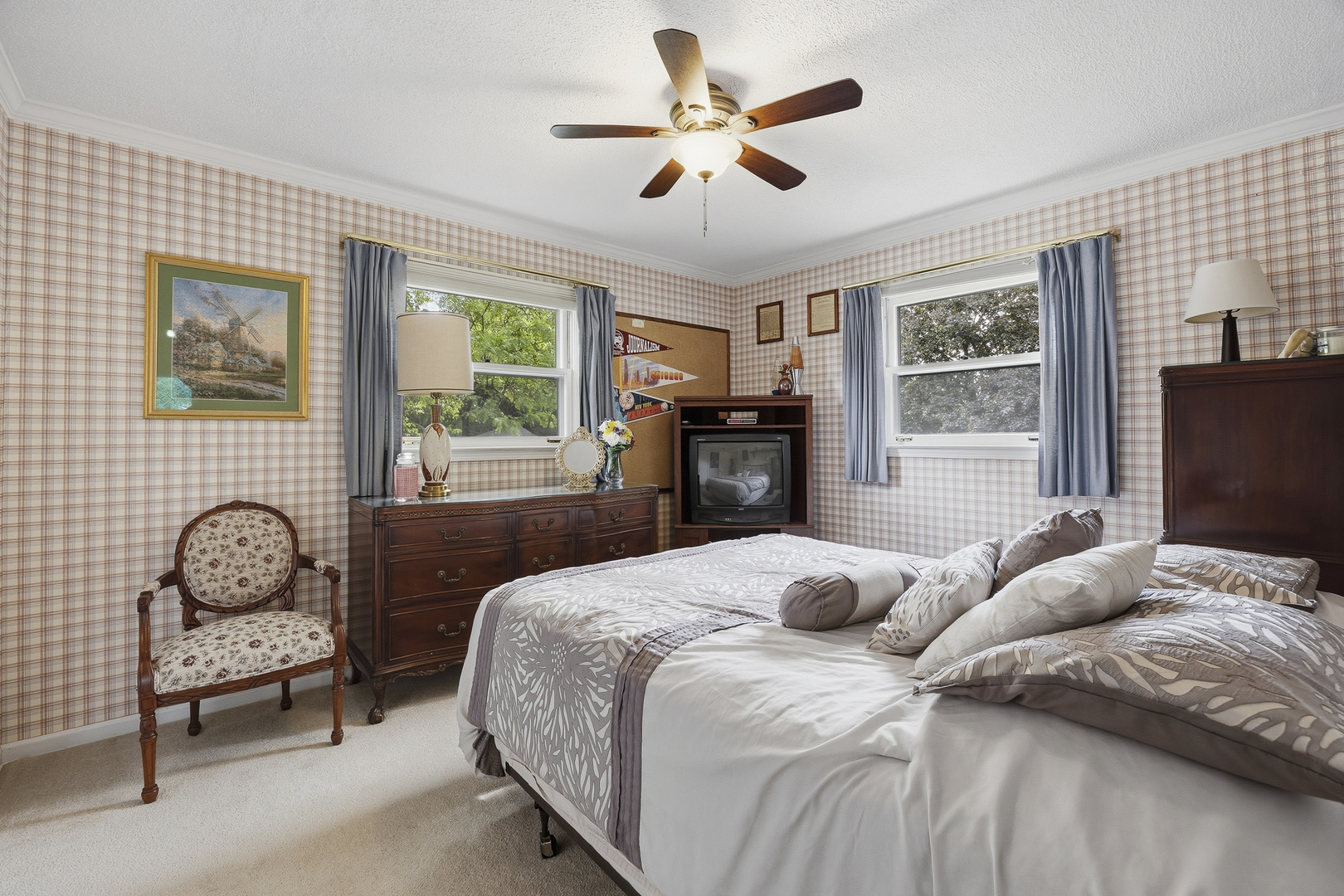 27W231 Bolles Avenue, Winfield, IL 60190