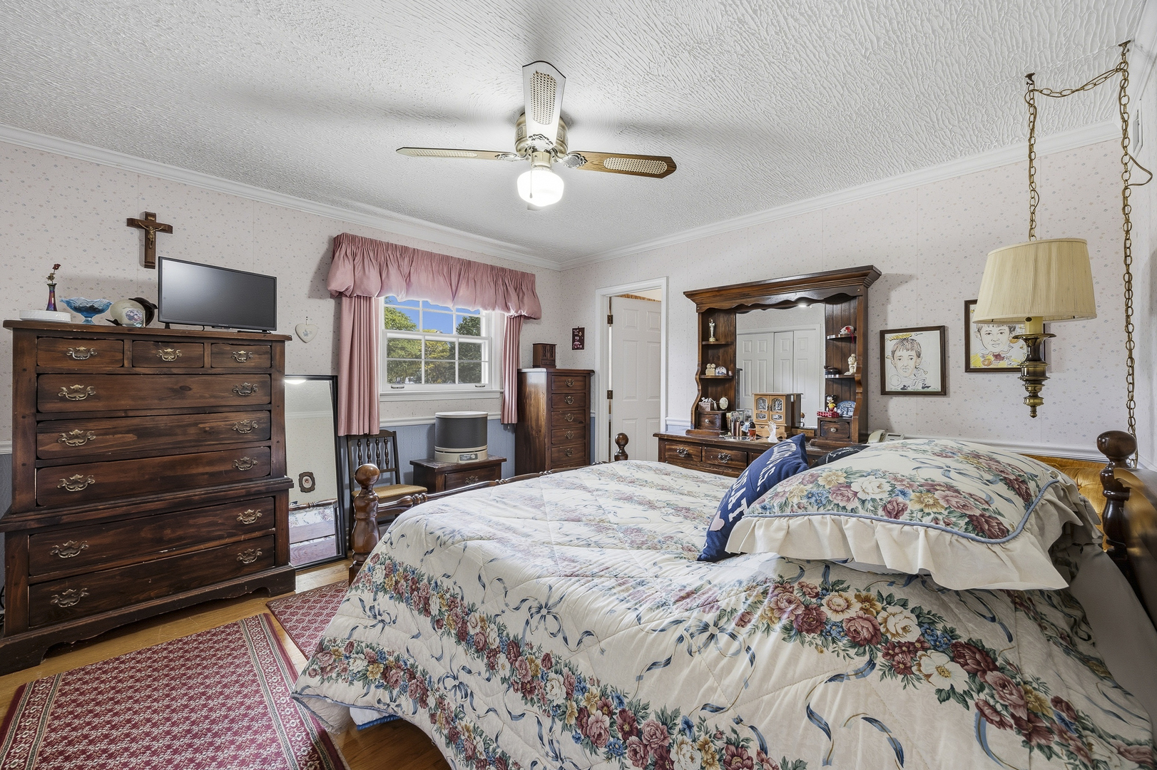 27W231 Bolles Avenue, Winfield, IL 60190