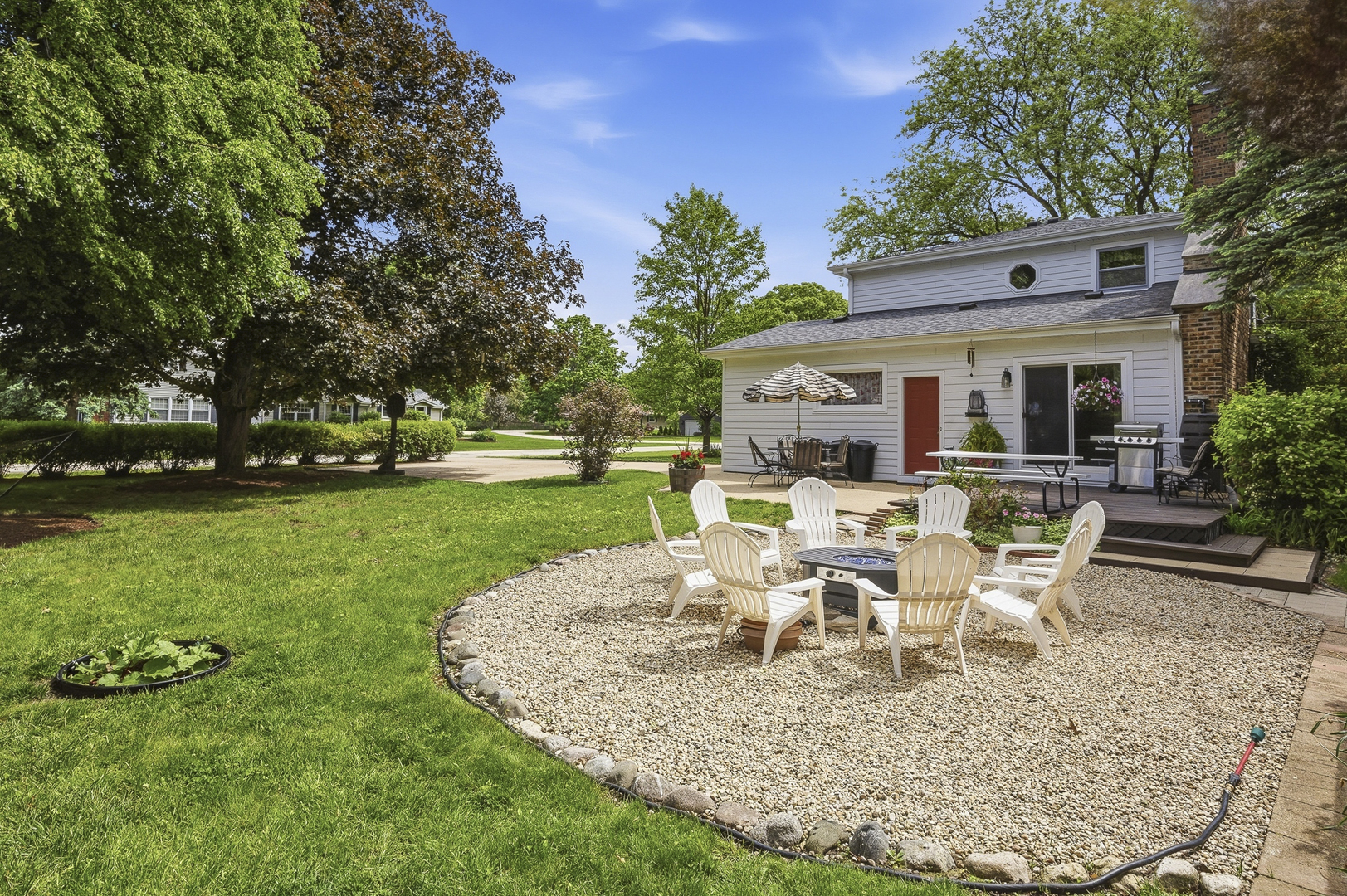 27W231 Bolles Avenue, Winfield, IL 60190
