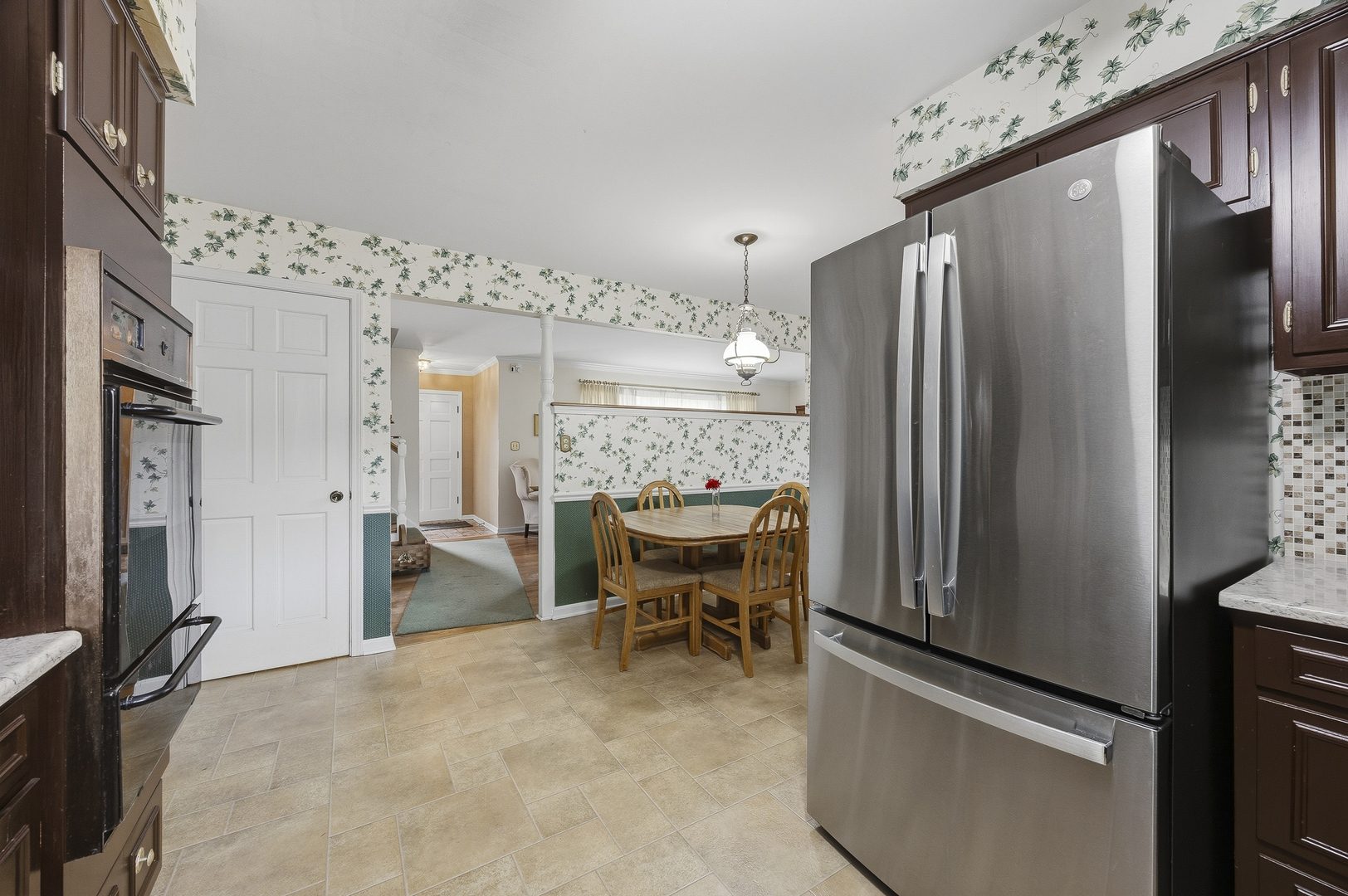 27W231 Bolles Avenue, Winfield, IL 60190