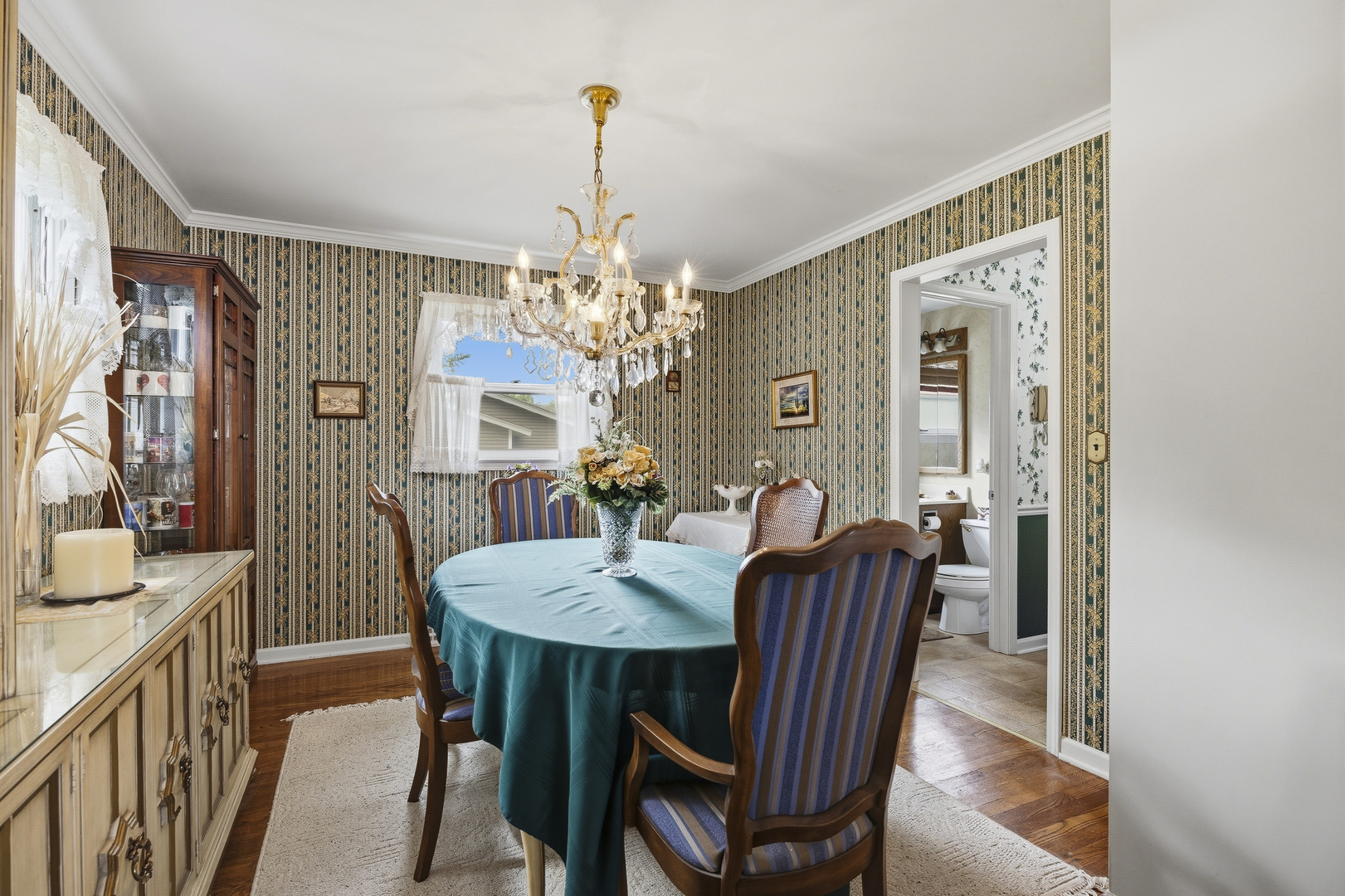 27W231 Bolles Avenue, Winfield, IL 60190