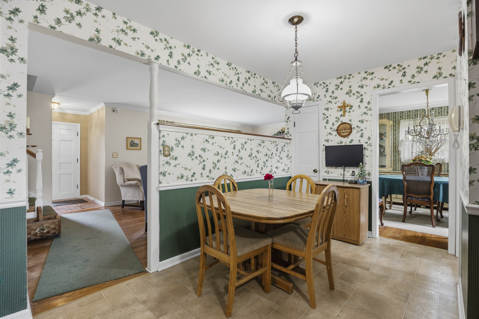 27W231 Bolles Avenue, Winfield, IL 60190