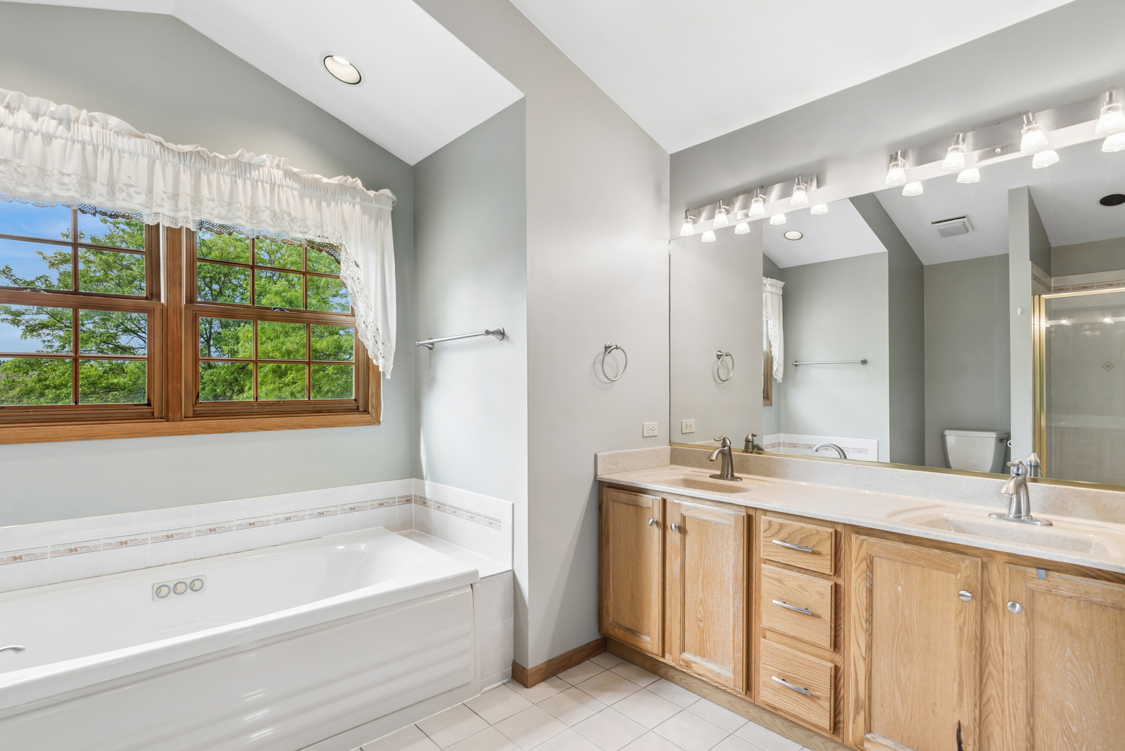 615 Wood Creek Drive, Antioch, IL 60002