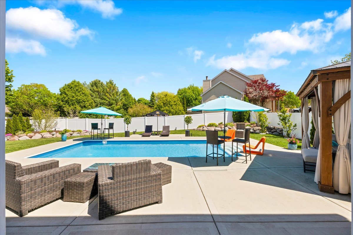 1252 Walsh Drive, Yorkville, IL 60560