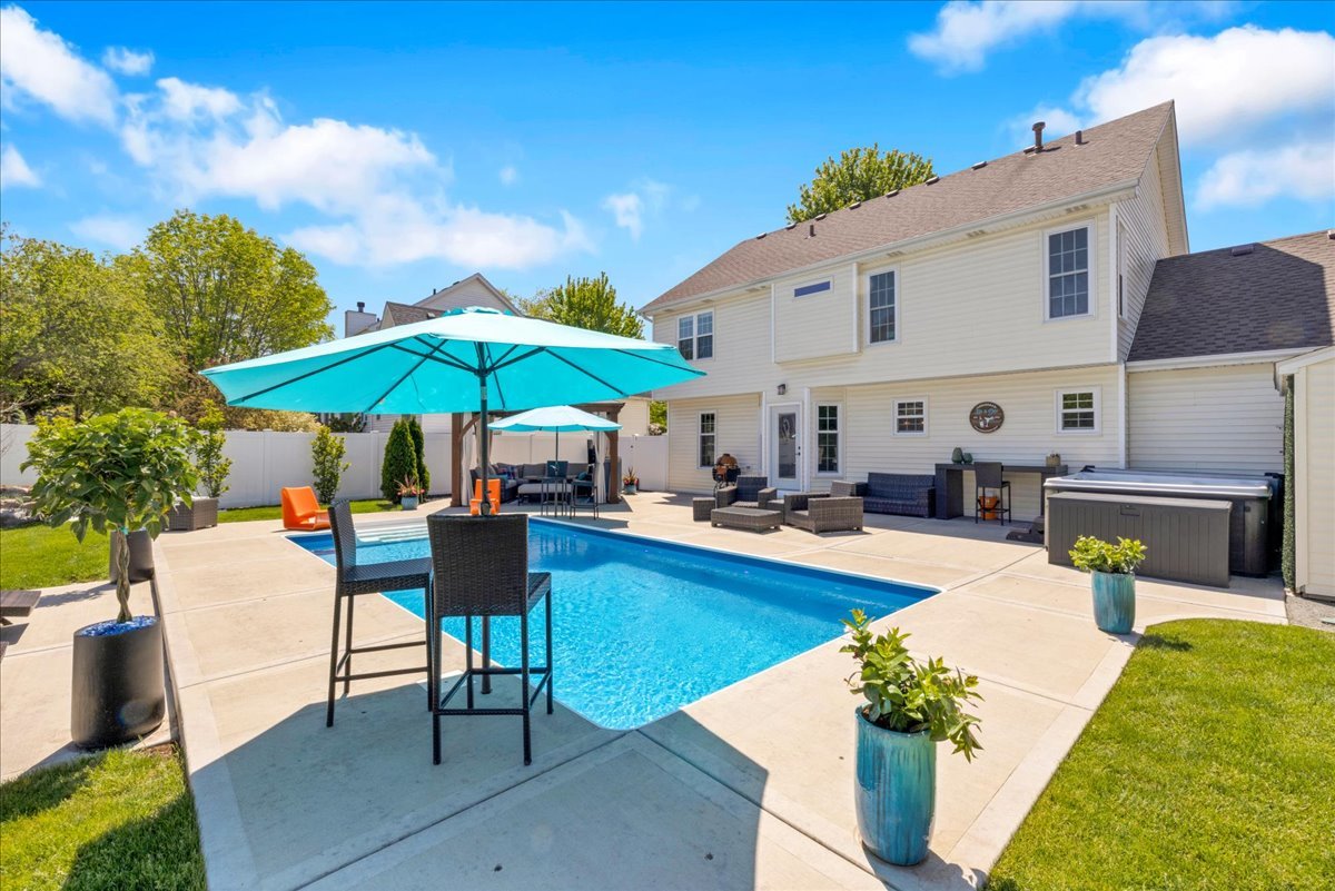 1252 Walsh Drive, Yorkville, IL 60560