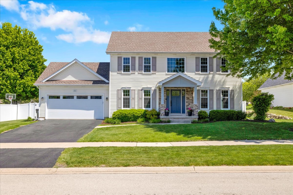 1252 Walsh Drive, Yorkville, IL 60560