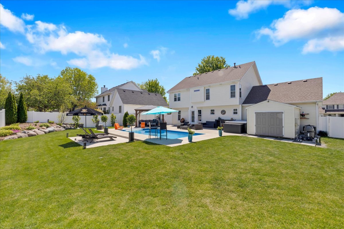 1252 Walsh Drive, Yorkville, IL 60560