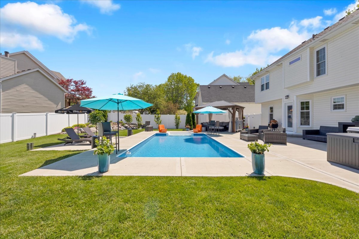 1252 Walsh Drive, Yorkville, IL 60560